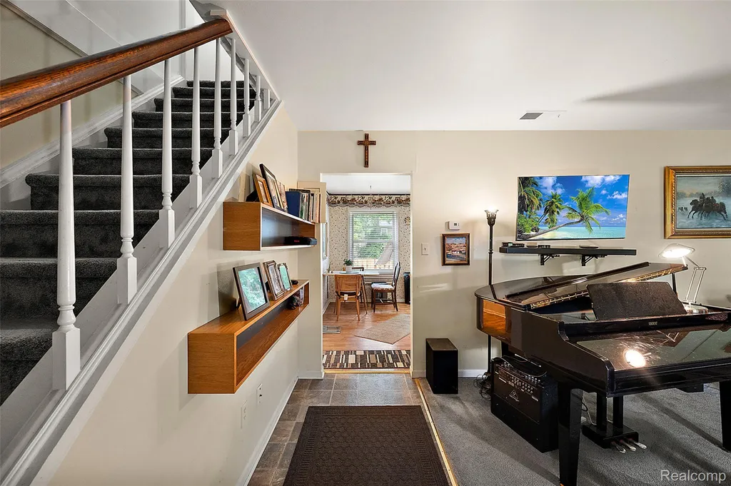 930 Little Hill Court Rochester Hills City MI 48307