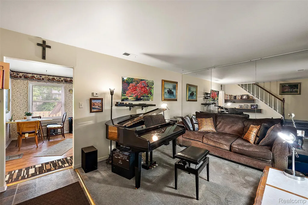 930 Little Hill Court Rochester Hills City MI 48307
