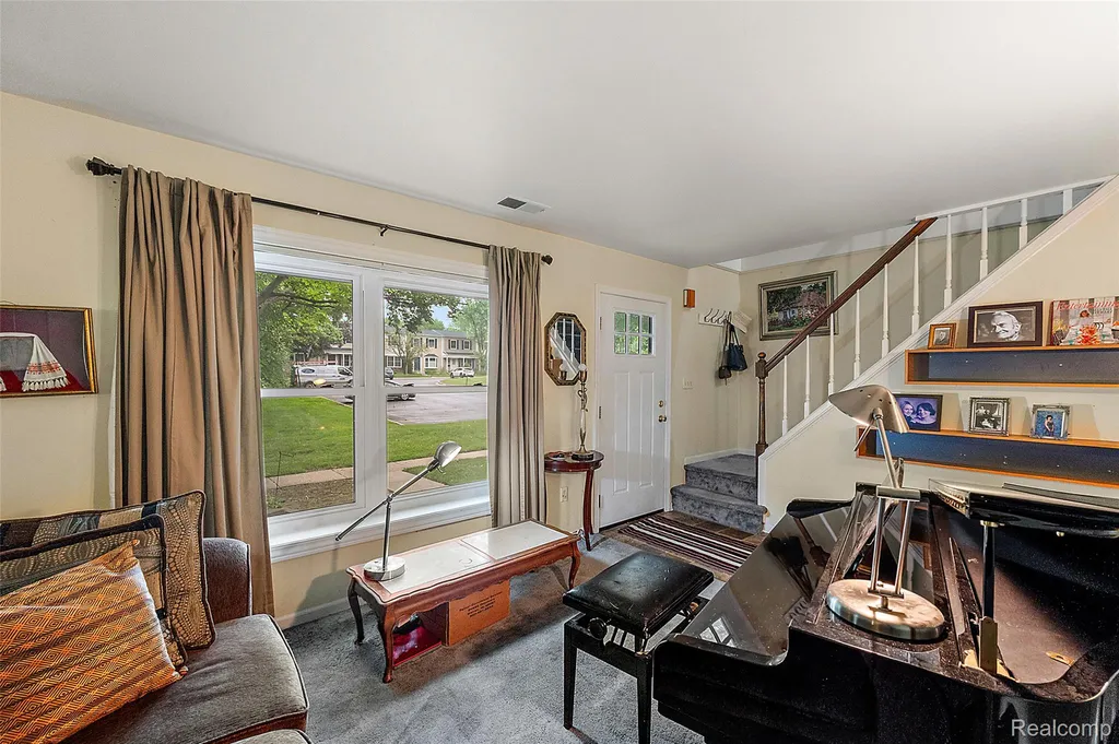 930 Little Hill Court Rochester Hills City MI 48307