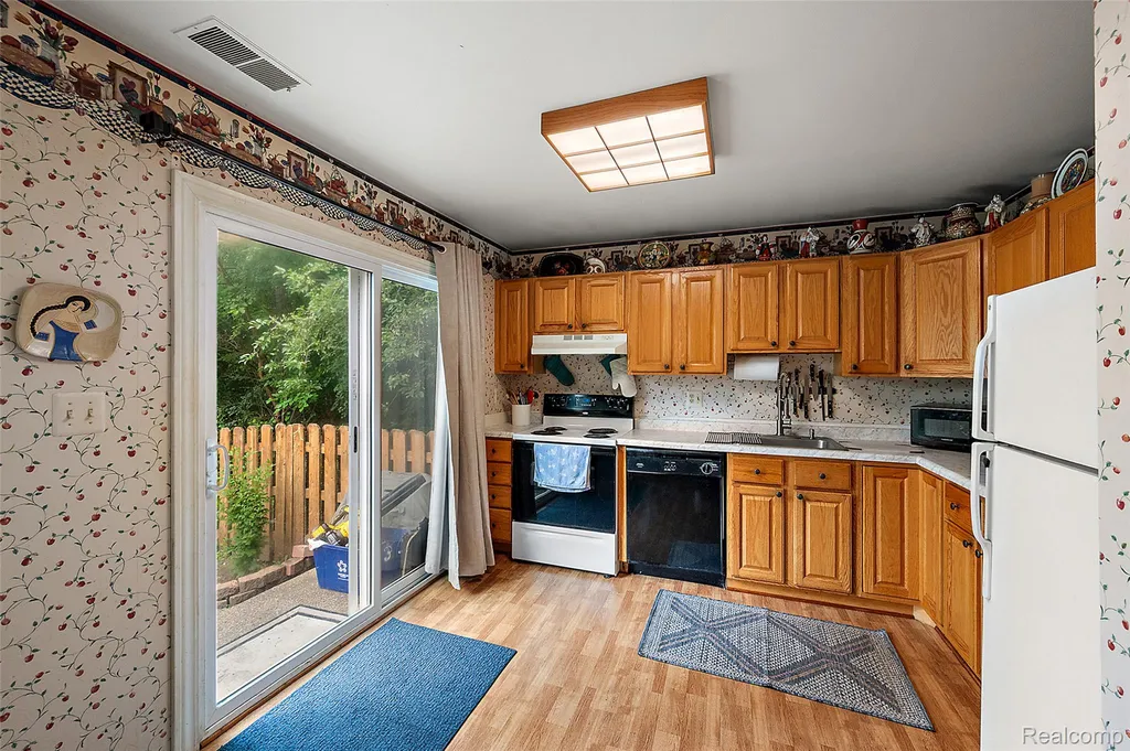 930 Little Hill Court Rochester Hills City MI 48307