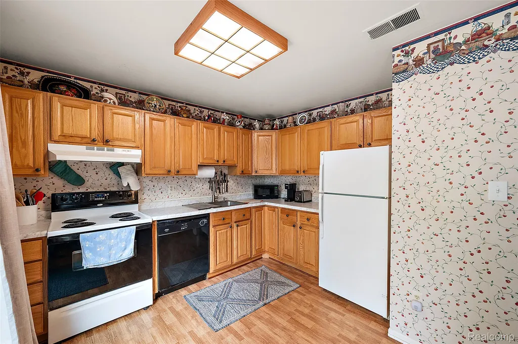 930 Little Hill Court Rochester Hills City MI 48307