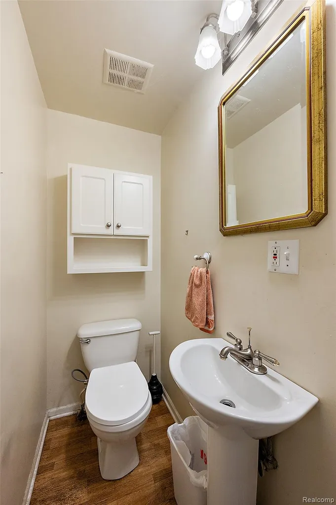 930 Little Hill Court Rochester Hills City MI 48307