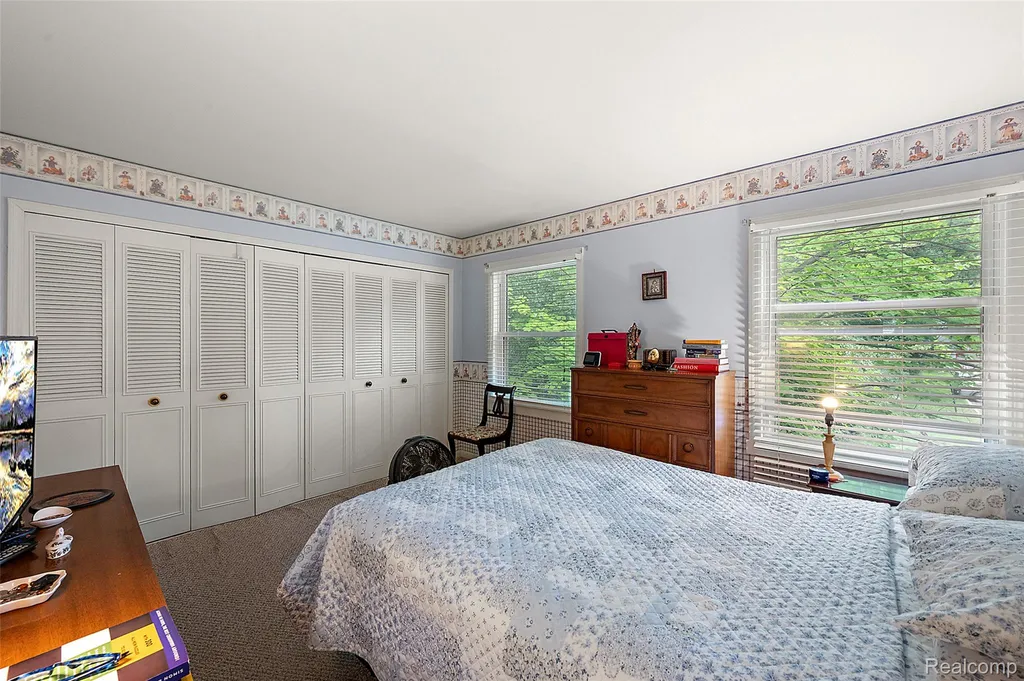930 Little Hill Court Rochester Hills City MI 48307