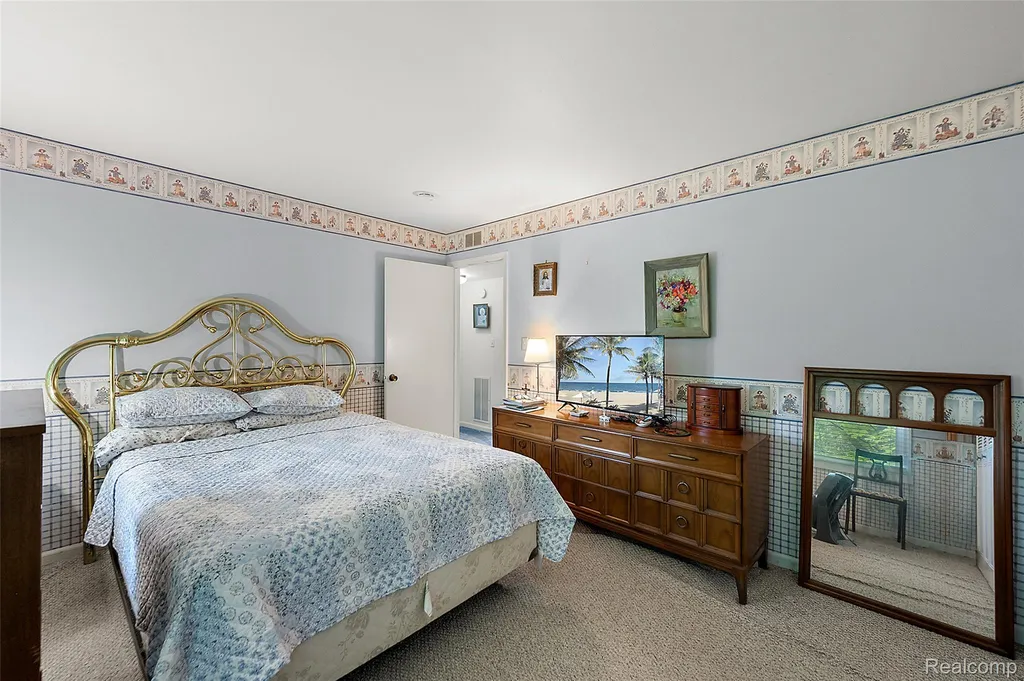 930 Little Hill Court Rochester Hills City MI 48307