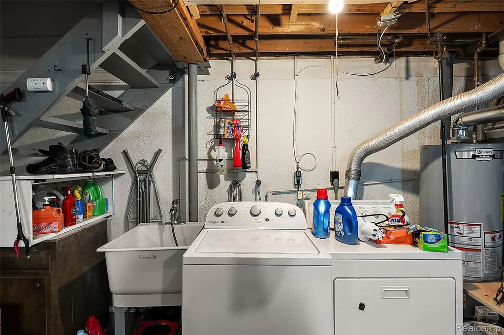 930 Little Hill Court Rochester Hills City MI 48307