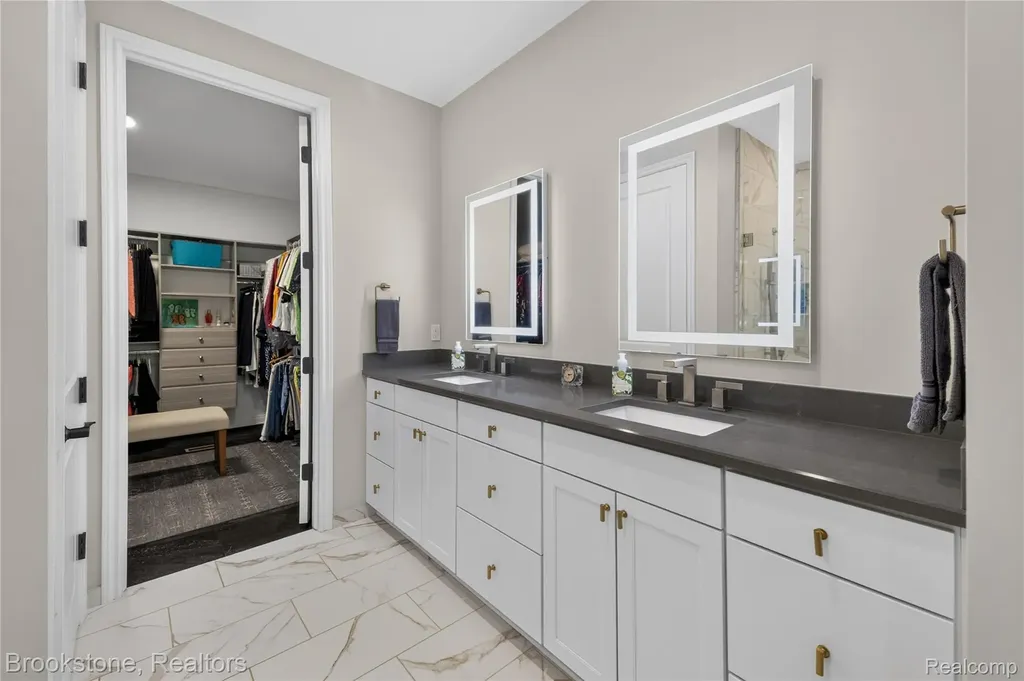 2167 Sanctuary Court Rochester Hills City MI 48309