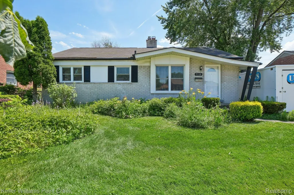 5110 Lyons Circle S Warren City MI 48092