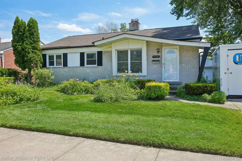 5110 Lyons Circle S Warren City MI 48092