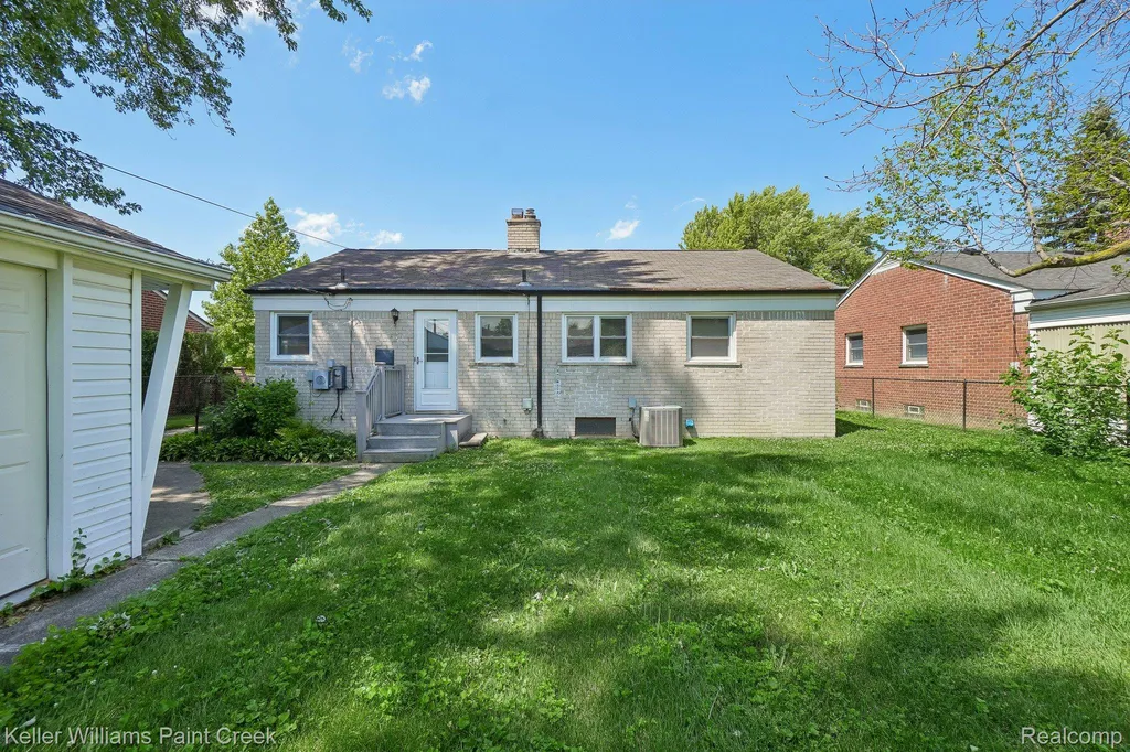 5110 Lyons Circle S Warren City MI 48092