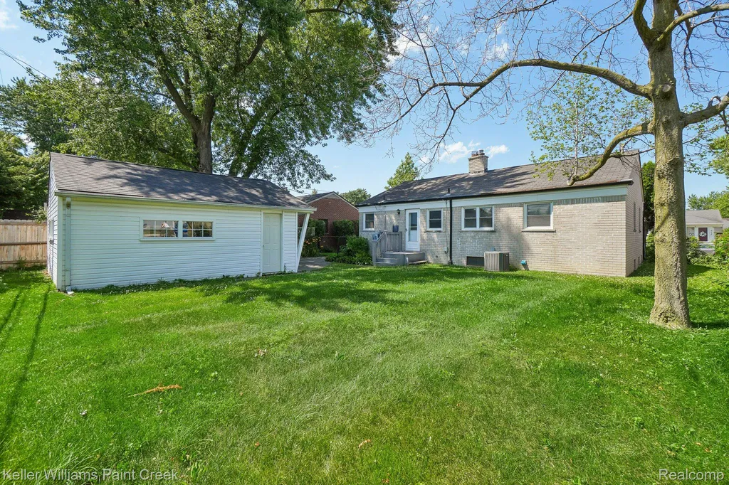 5110 Lyons Circle S Warren City MI 48092