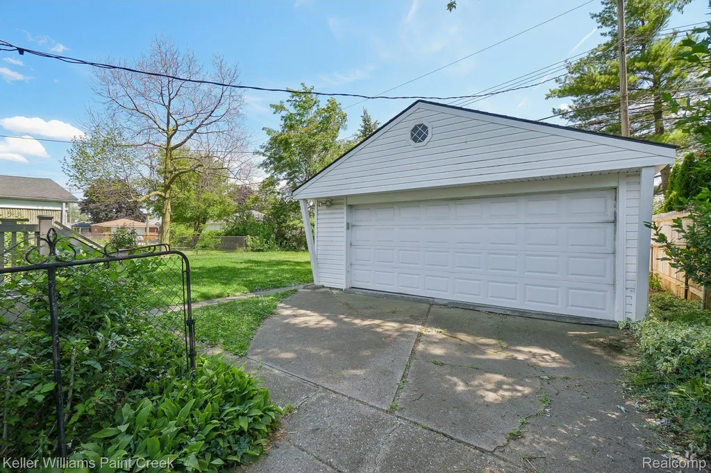 5110 Lyons Circle S Warren City MI 48092