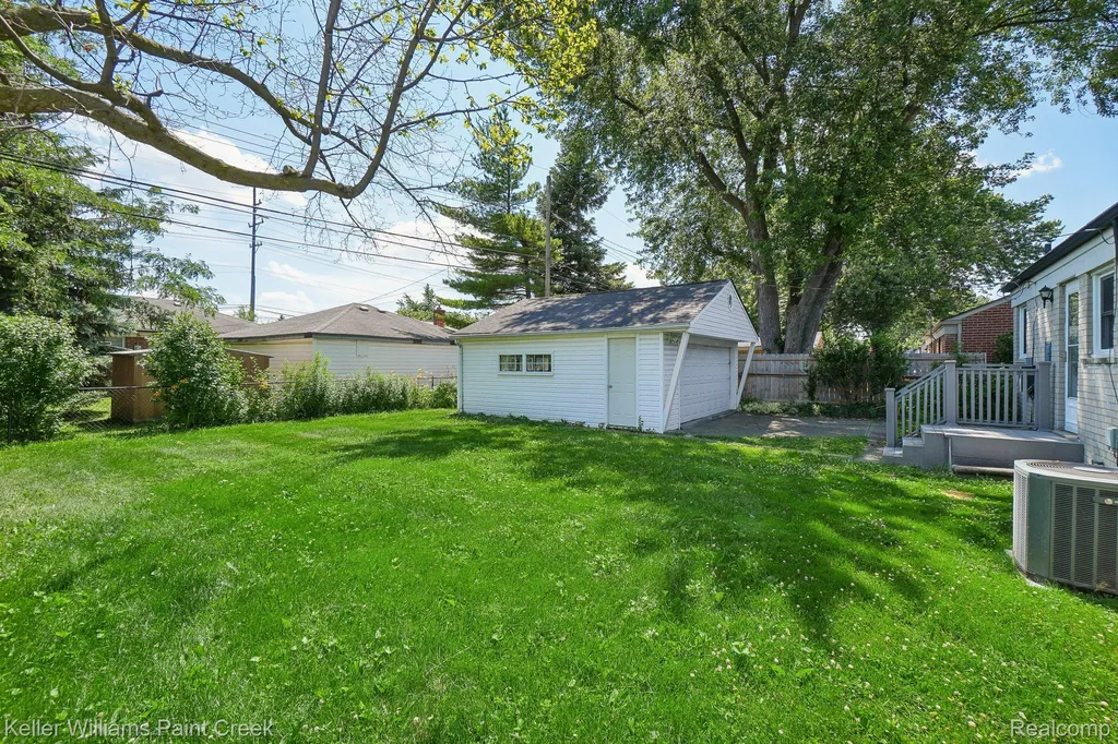 5110 Lyons Circle S Warren City MI 48092
