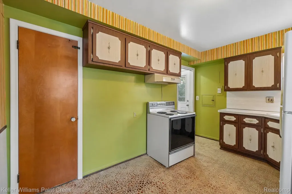 5110 Lyons Circle S Warren City MI 48092