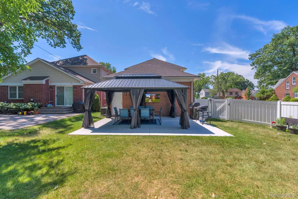 23550 Wilson Avenue Dearborn City MI 48128