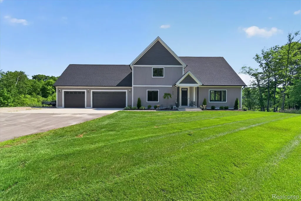 200 N Pleasant Valley Road Hartland Township MI 48380