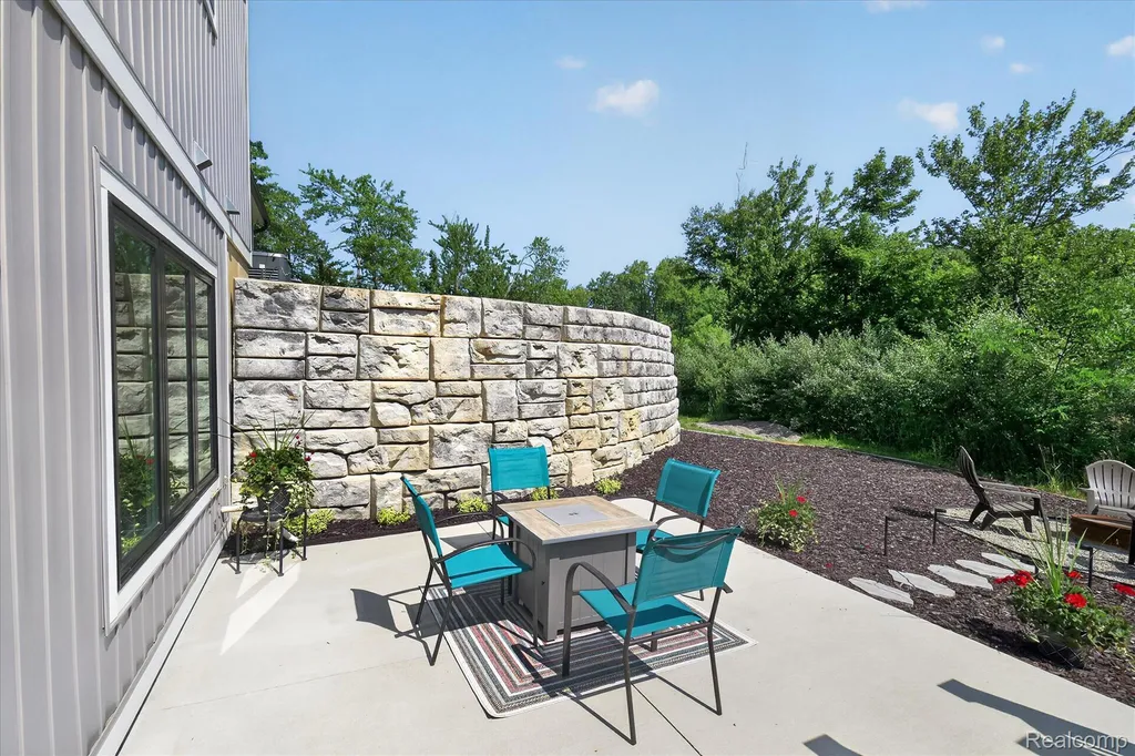200 N Pleasant Valley Road Hartland Township MI 48380