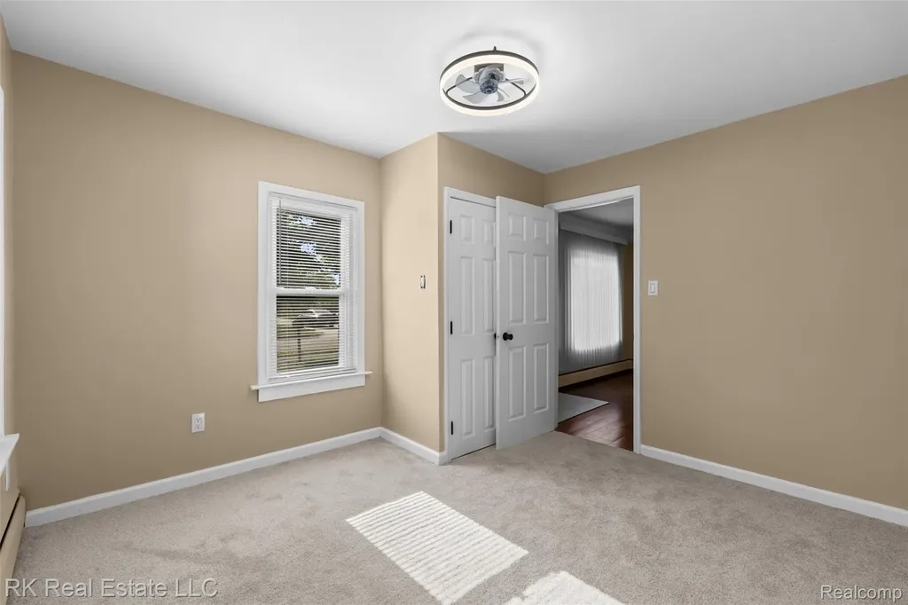 27073 Gilbert Drive Warren City MI 48093