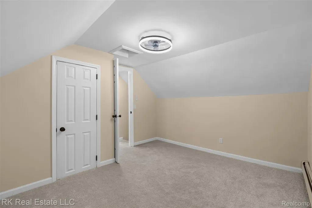 27073 Gilbert Drive Warren City MI 48093