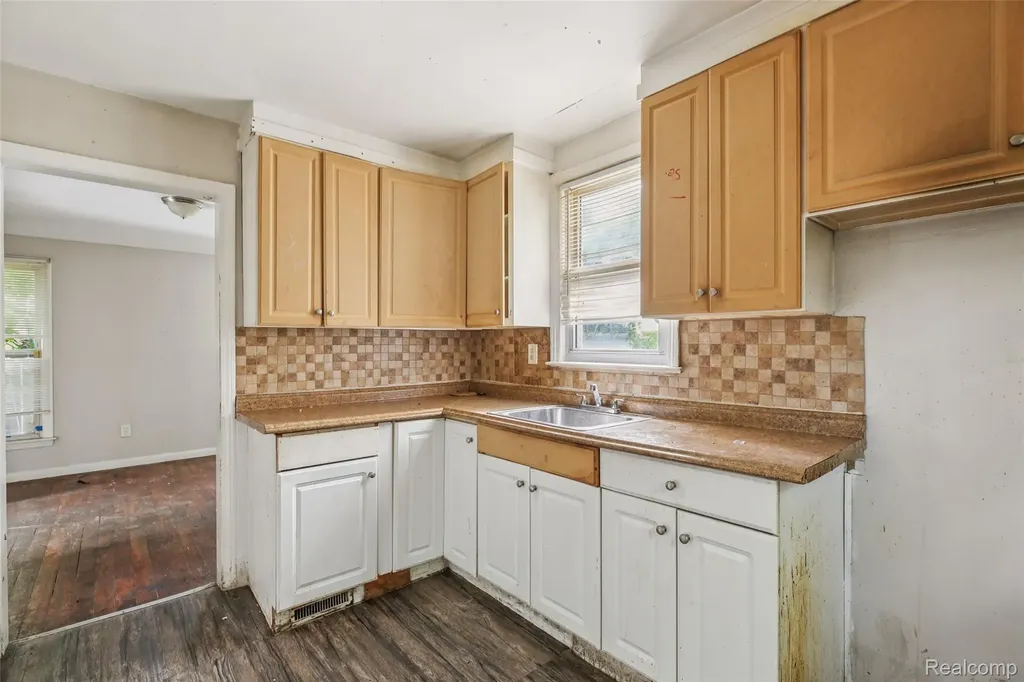 5935 Cadieux Road Detroit City MI 48224