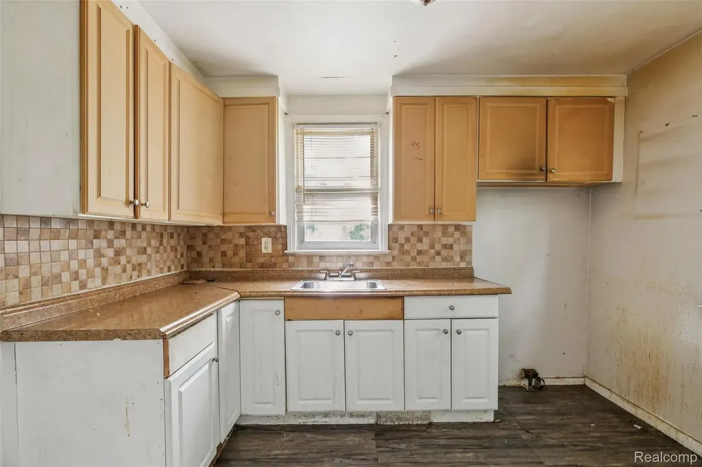 5935 Cadieux Road Detroit City MI 48224