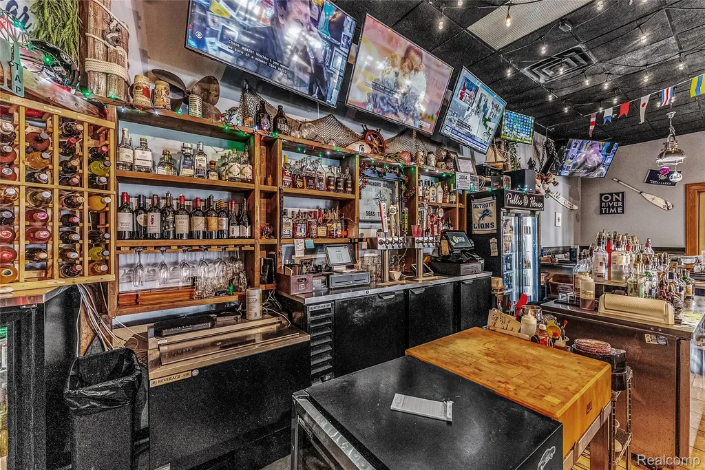 201 N Riverside Avenue St. Clair City MI 48079