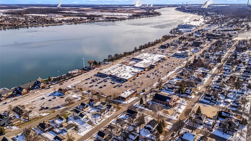 201 N Riverside Avenue St. Clair City MI 48079