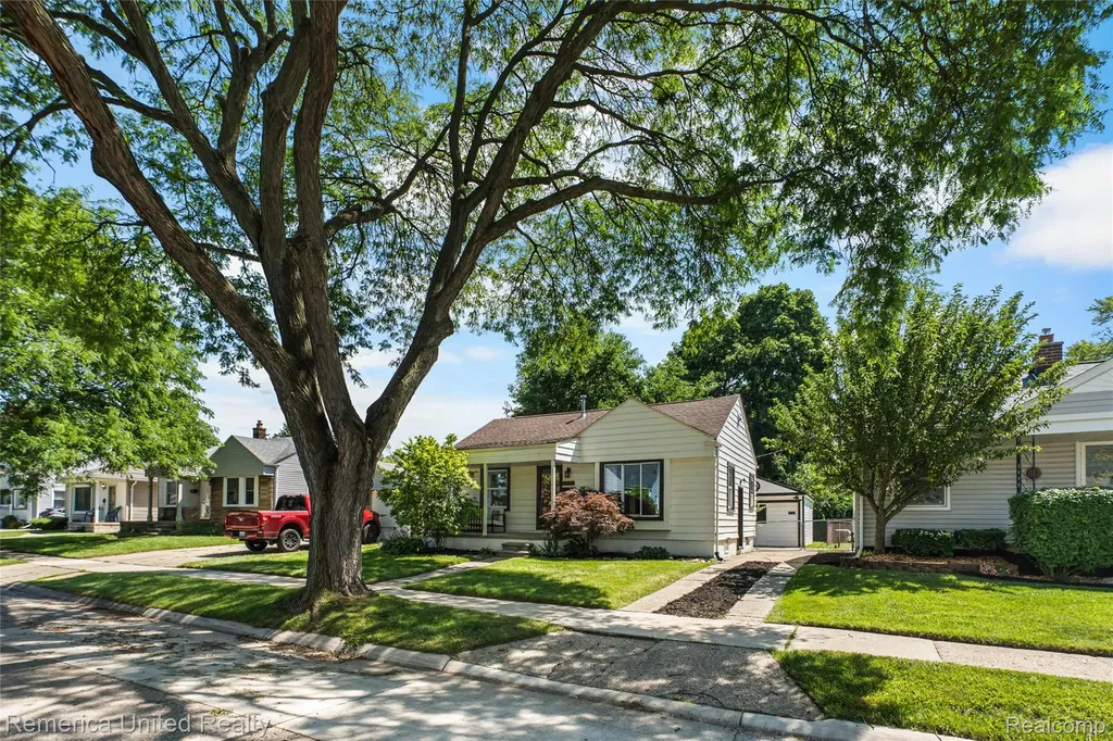 717 S Edgeworth Avenue Royal Oak City MI 48067