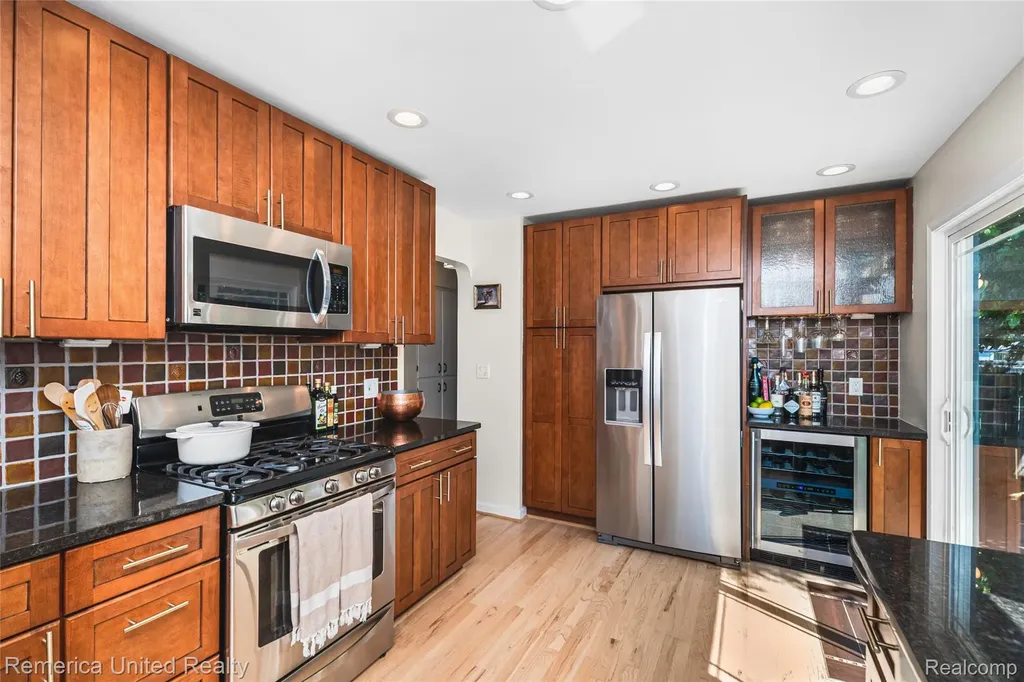 717 S Edgeworth Avenue Royal Oak City MI 48067