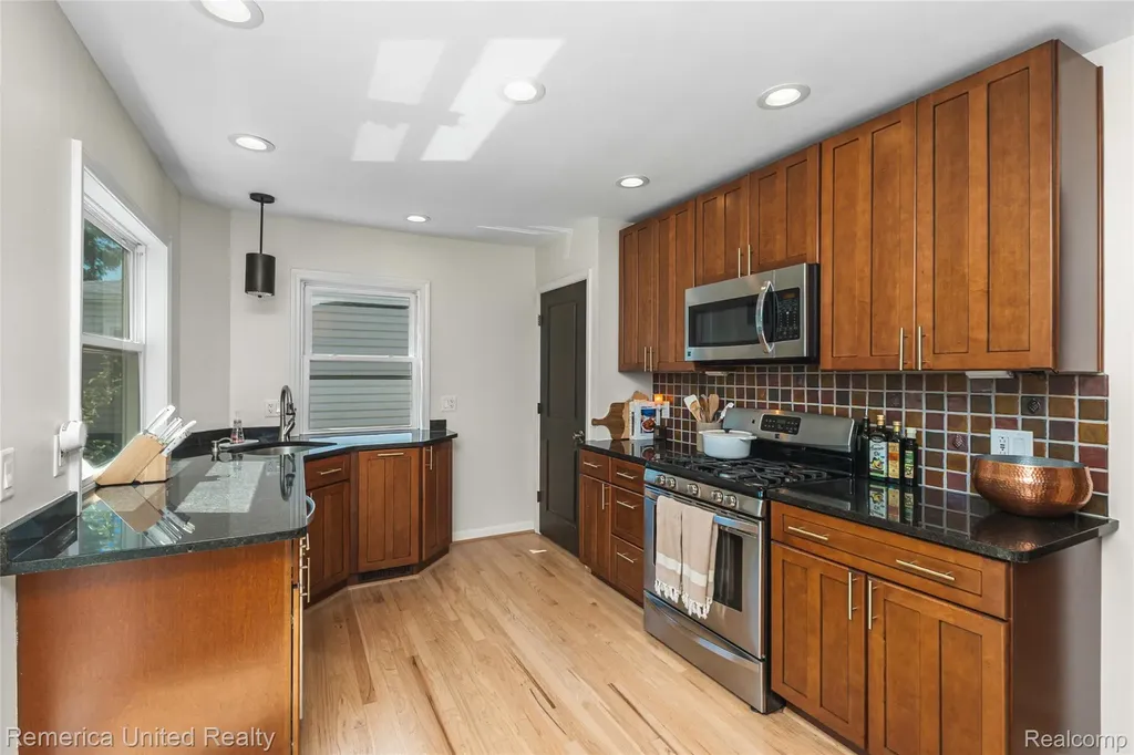 717 S Edgeworth Avenue Royal Oak City MI 48067