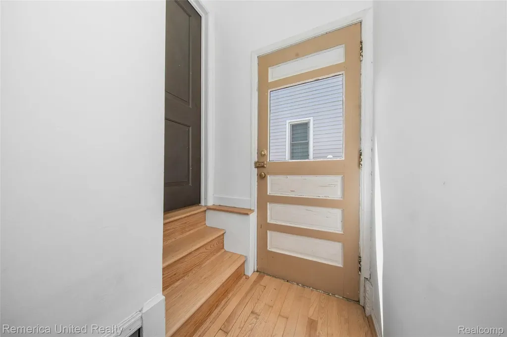 717 S Edgeworth Avenue Royal Oak City MI 48067