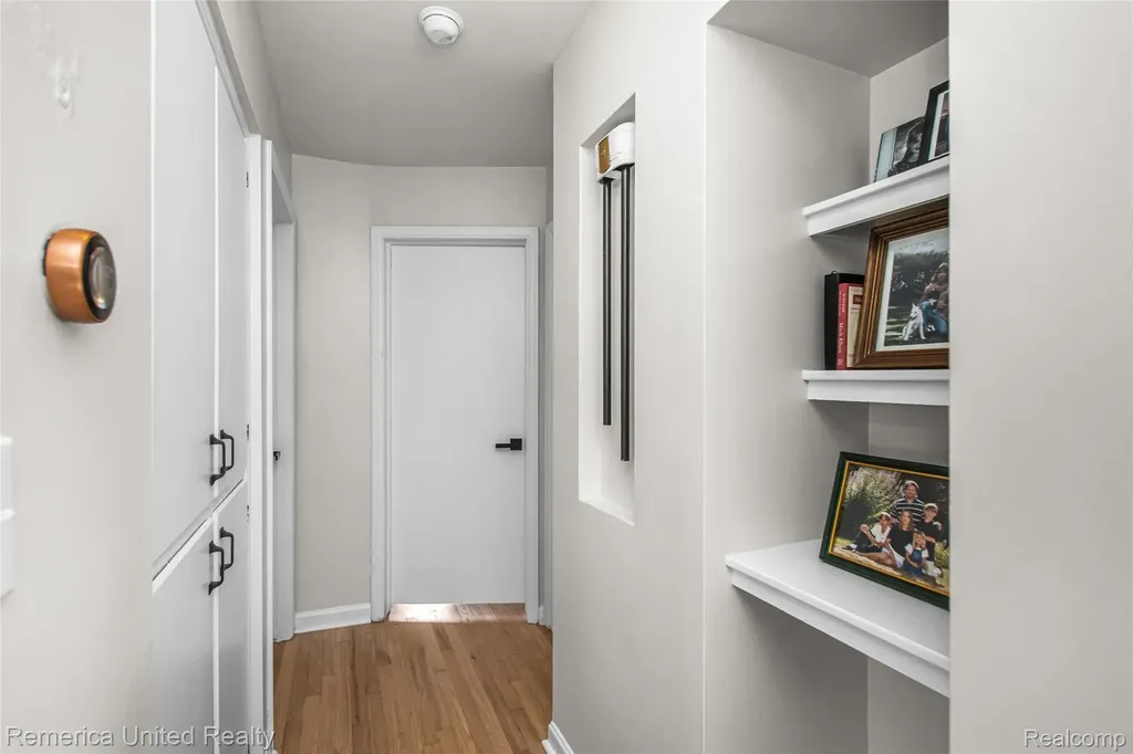 717 S Edgeworth Avenue Royal Oak City MI 48067
