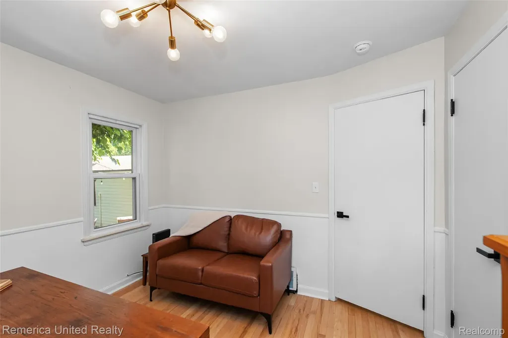 717 S Edgeworth Avenue Royal Oak City MI 48067