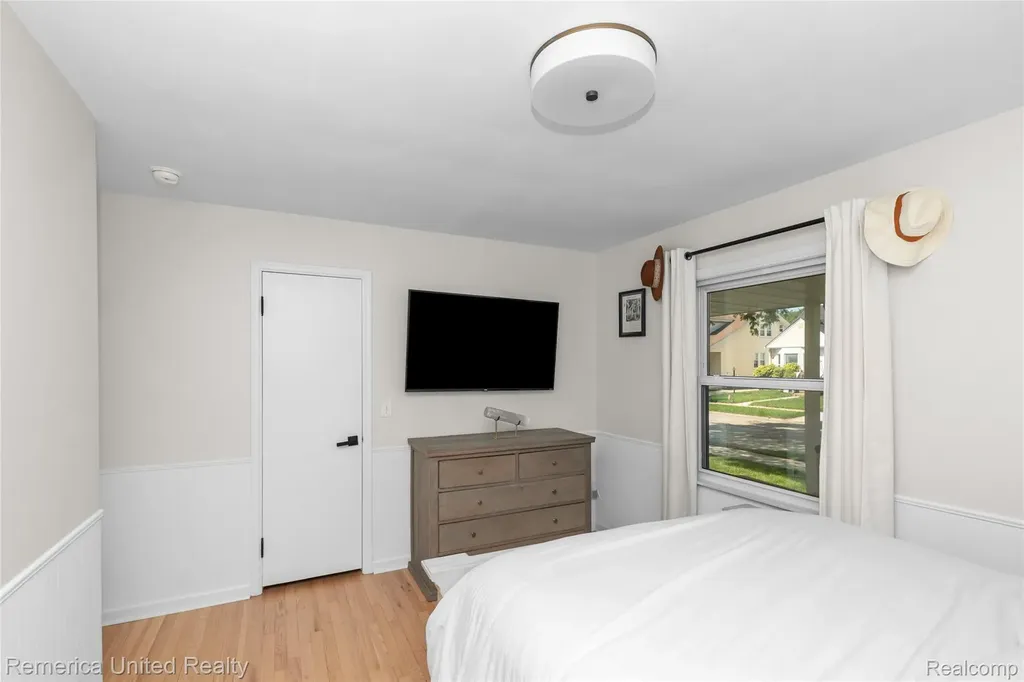 717 S Edgeworth Avenue Royal Oak City MI 48067