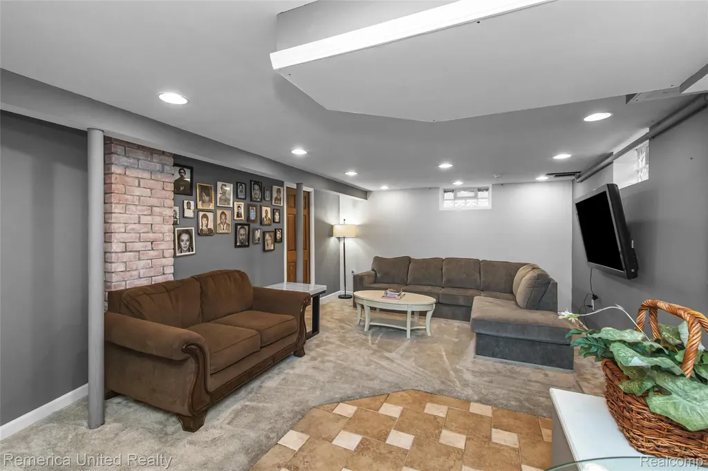 717 S Edgeworth Avenue Royal Oak City MI 48067