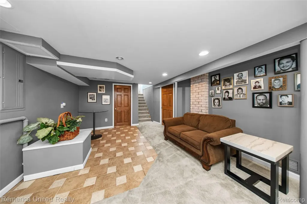 717 S Edgeworth Avenue Royal Oak City MI 48067