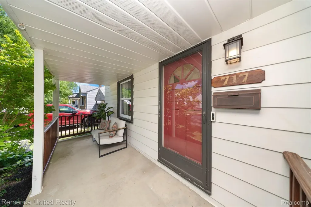 717 S Edgeworth Avenue Royal Oak City MI 48067