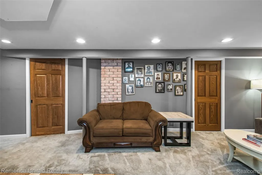 717 S Edgeworth Avenue Royal Oak City MI 48067