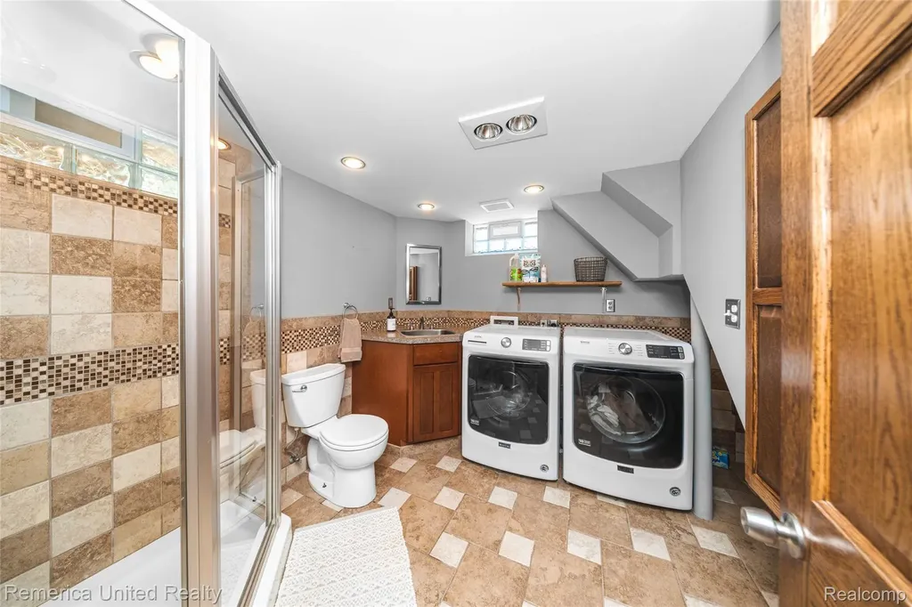 717 S Edgeworth Avenue Royal Oak City MI 48067