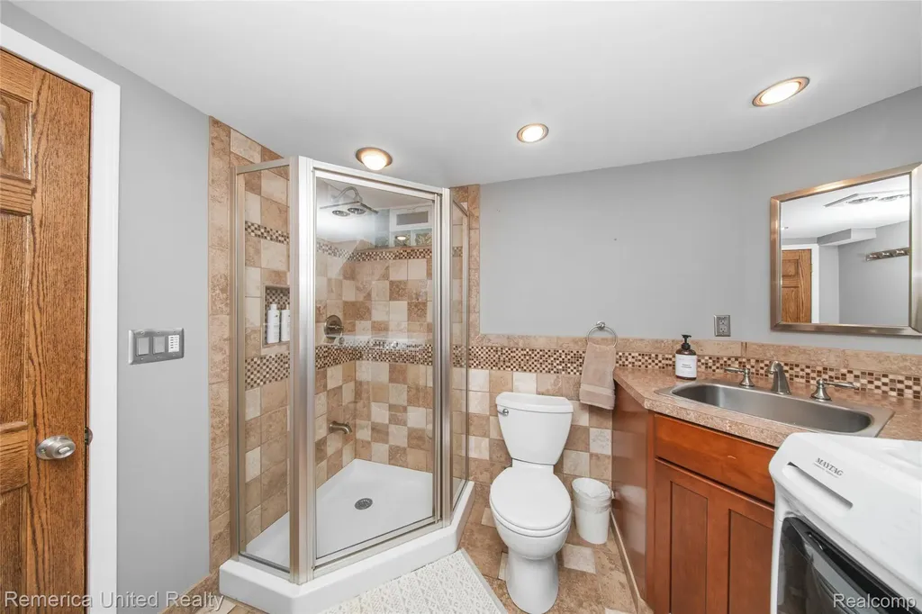 717 S Edgeworth Avenue Royal Oak City MI 48067