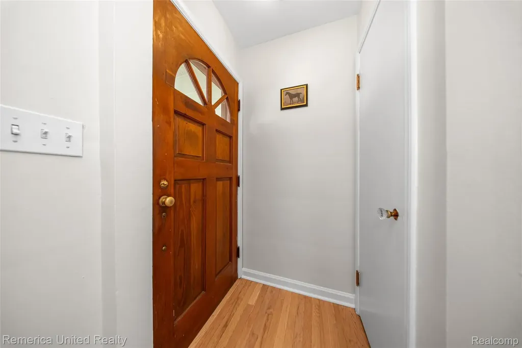 717 S Edgeworth Avenue Royal Oak City MI 48067