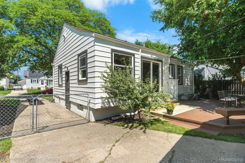 717 S Edgeworth Avenue Royal Oak City MI 48067