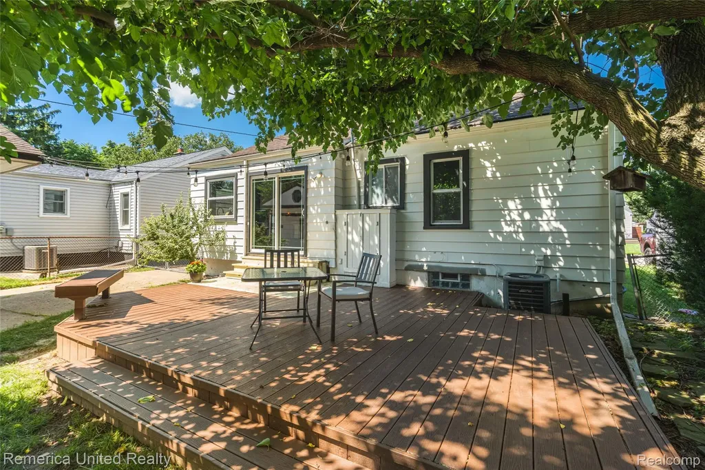 717 S Edgeworth Avenue Royal Oak City MI 48067
