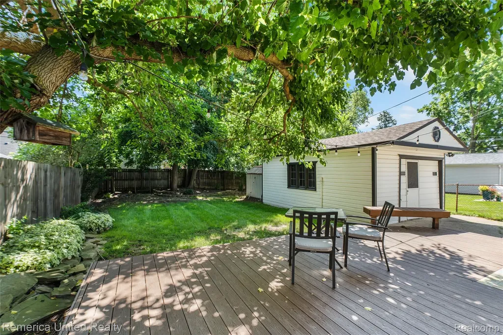 717 S Edgeworth Avenue Royal Oak City MI 48067