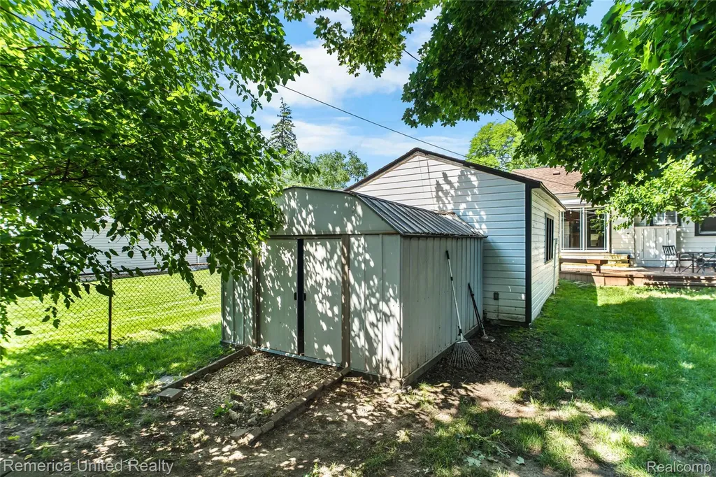 717 S Edgeworth Avenue Royal Oak City MI 48067