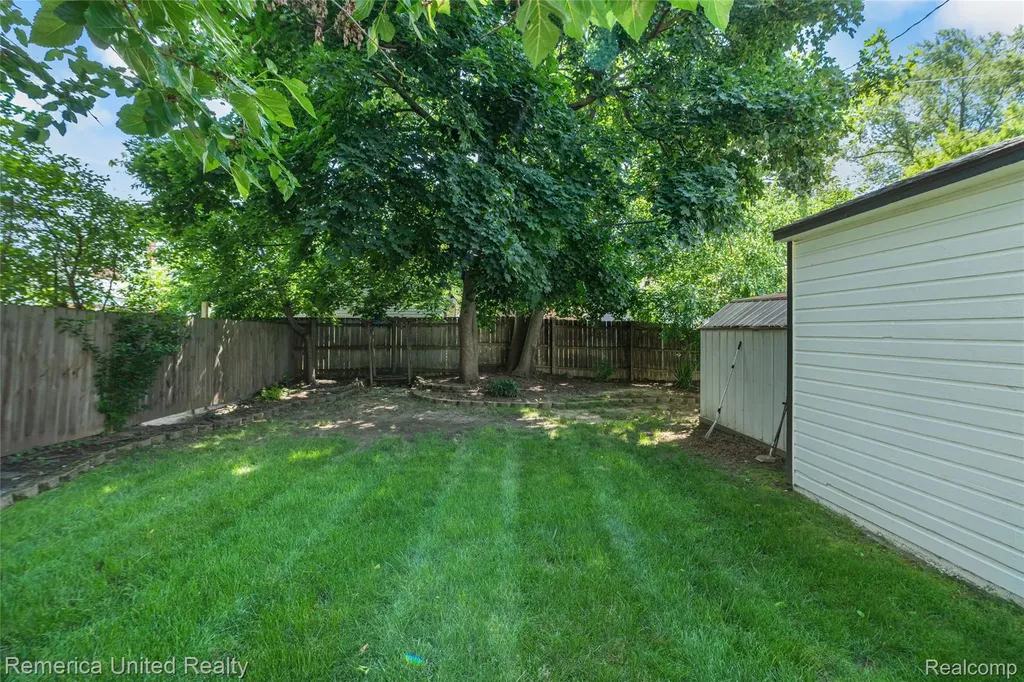 717 S Edgeworth Avenue Royal Oak City MI 48067