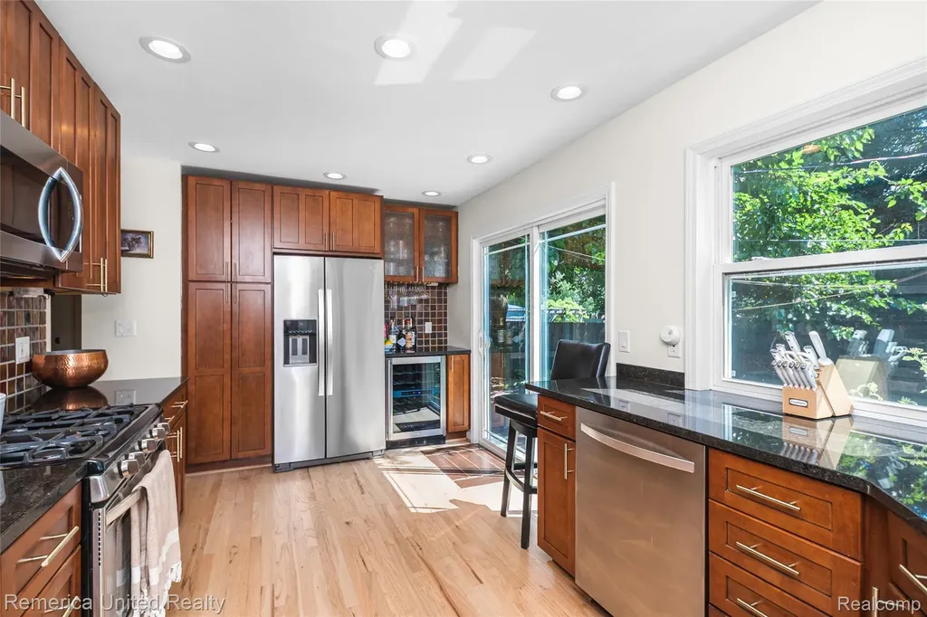 717 S Edgeworth Avenue Royal Oak City MI 48067