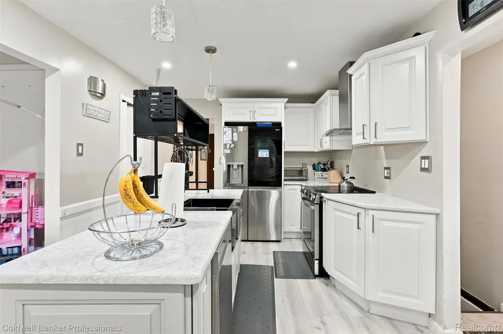 23821 Manistee Street Oak Park City MI 48237