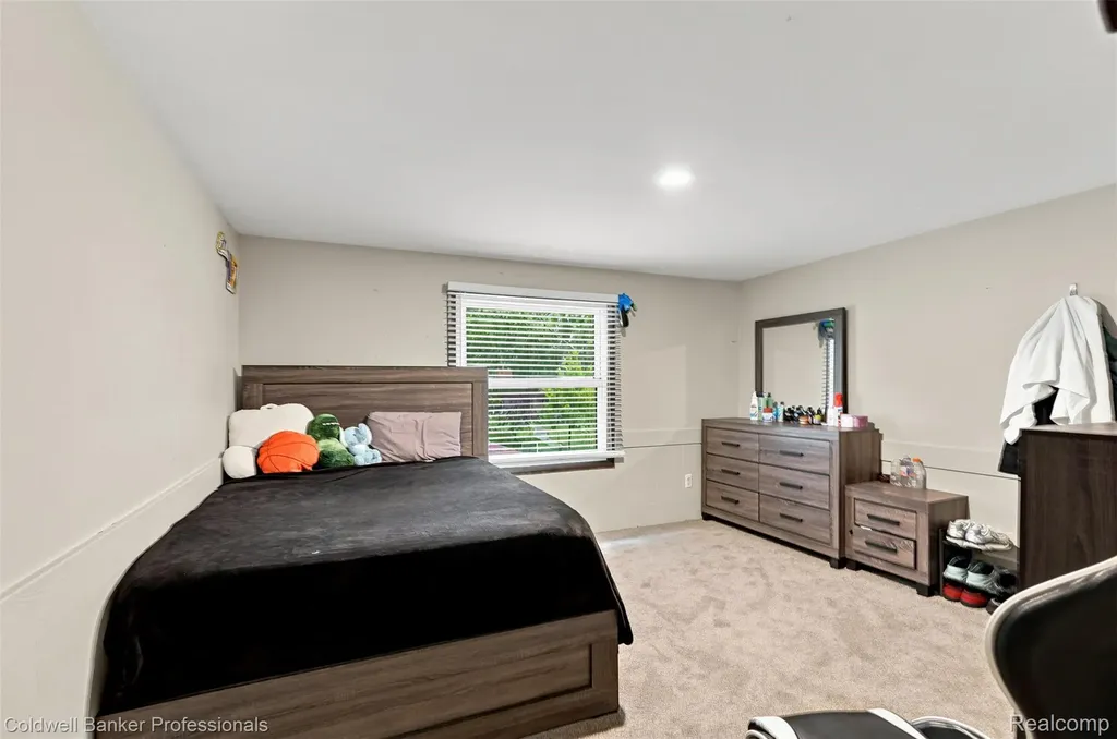 23821 Manistee Street Oak Park City MI 48237