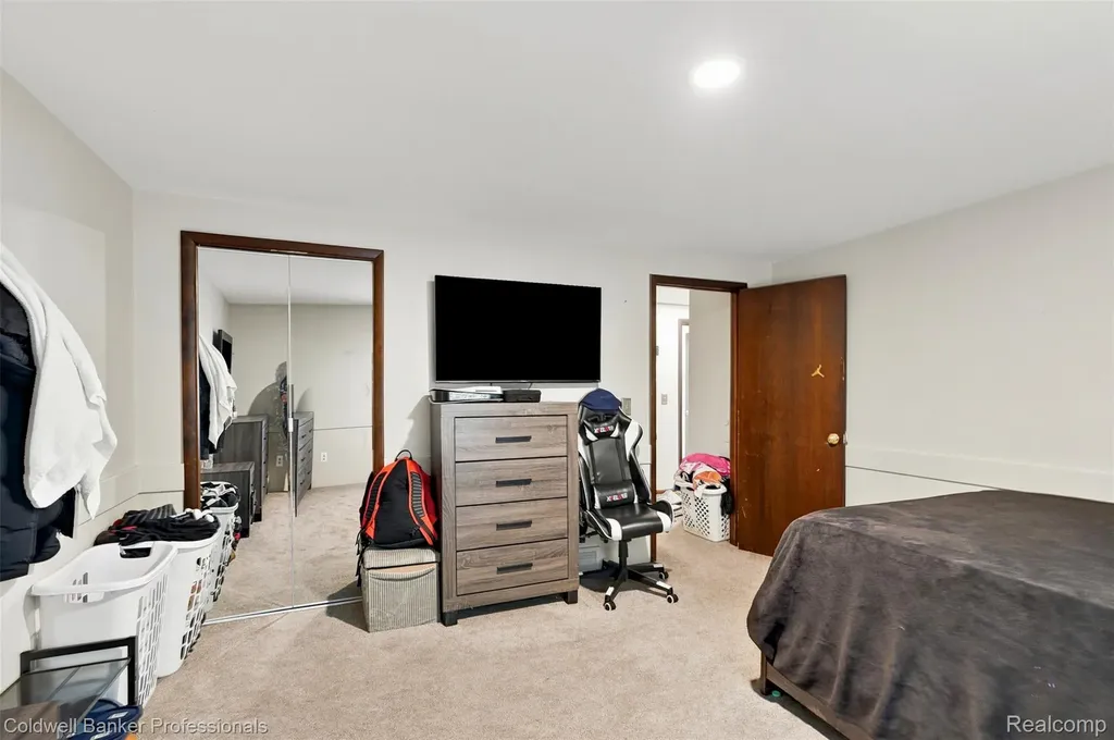 23821 Manistee Street Oak Park City MI 48237