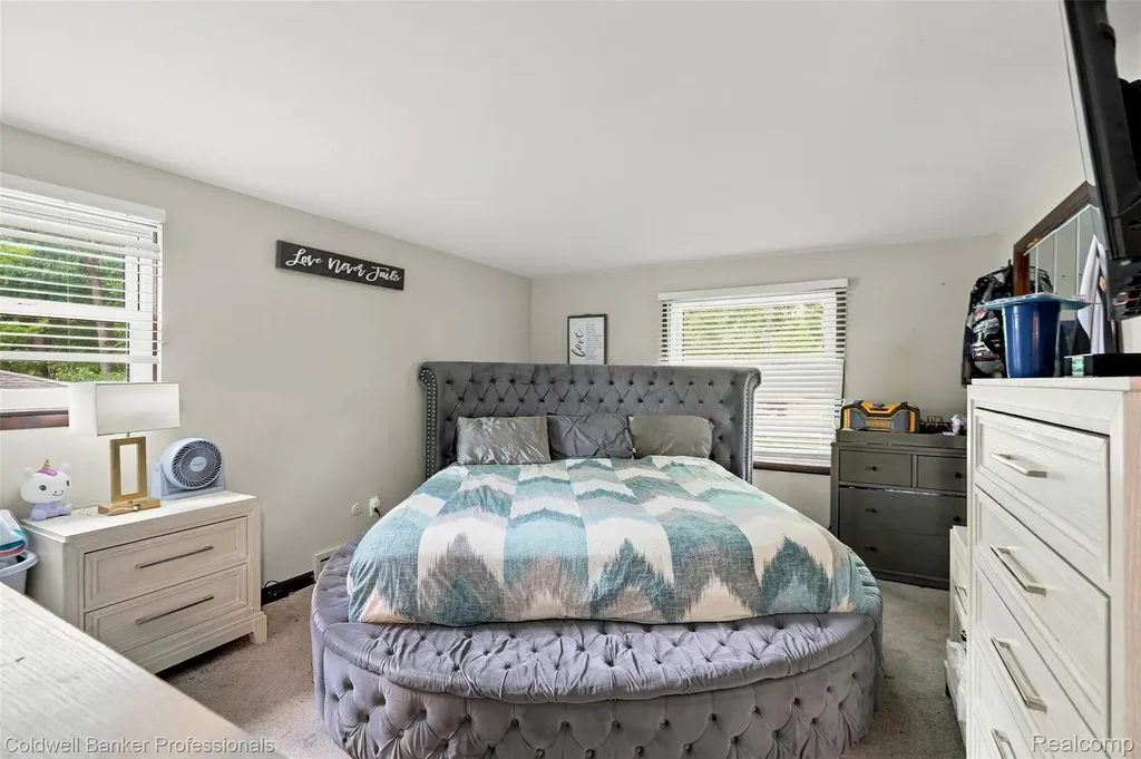 23821 Manistee Street Oak Park City MI 48237